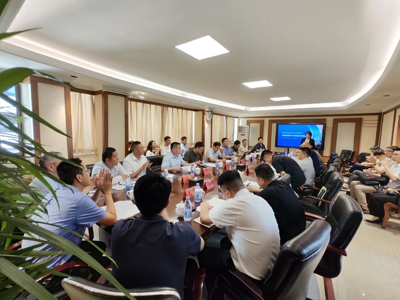 打造低空经济发展新引擎《装配式智慧型低空飞行起降设施建设规范》编制工作座谈会在福建召开