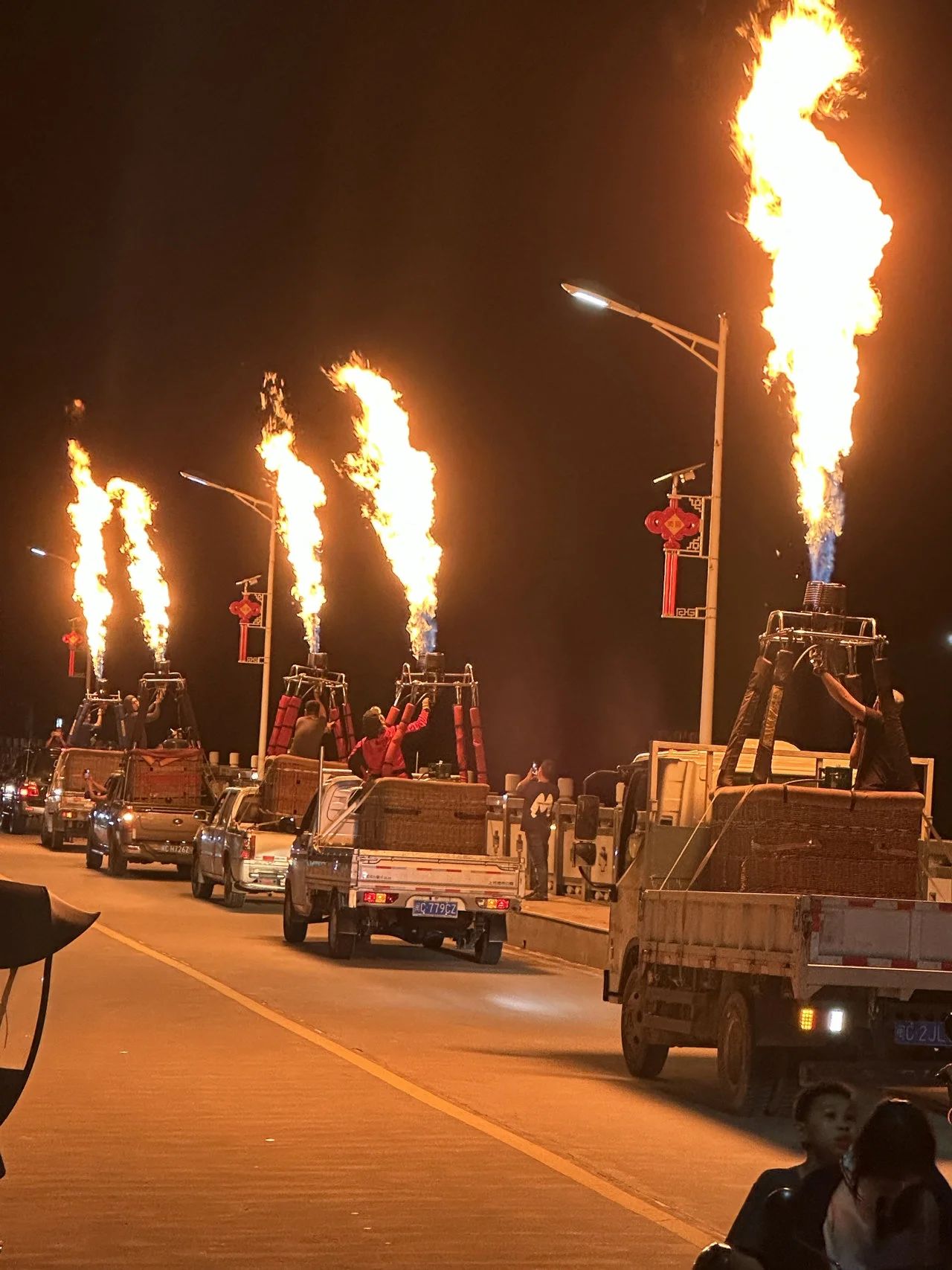 今夜的九都“热情是火”，九都2024热气球嘉年华喷火巡游预热活动火力全开！